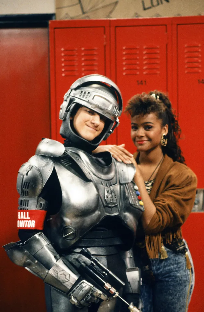 Dustin Diamond as Screech Powers in a Robocop costume and Lark Voorhies as Lisa Turtle smiling.