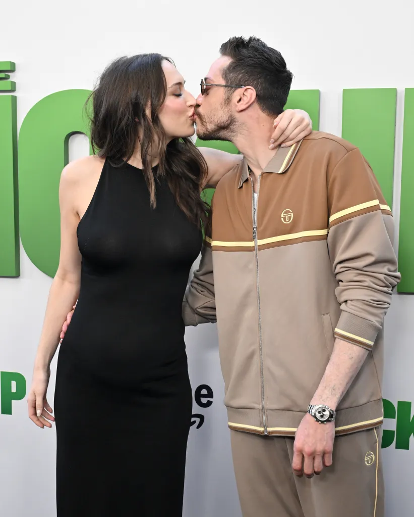 Elsie Hewitt and Pete Davidson kiss on the red carpet.