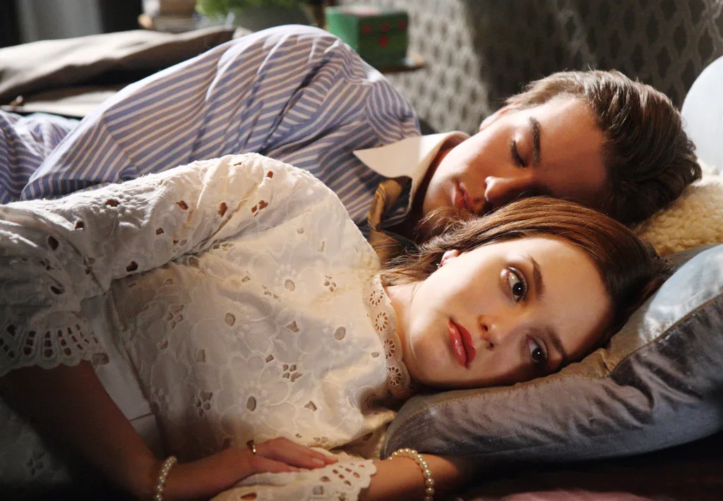 Leighton Meester and Chace Crawford in "Gossip Girl" (2007)