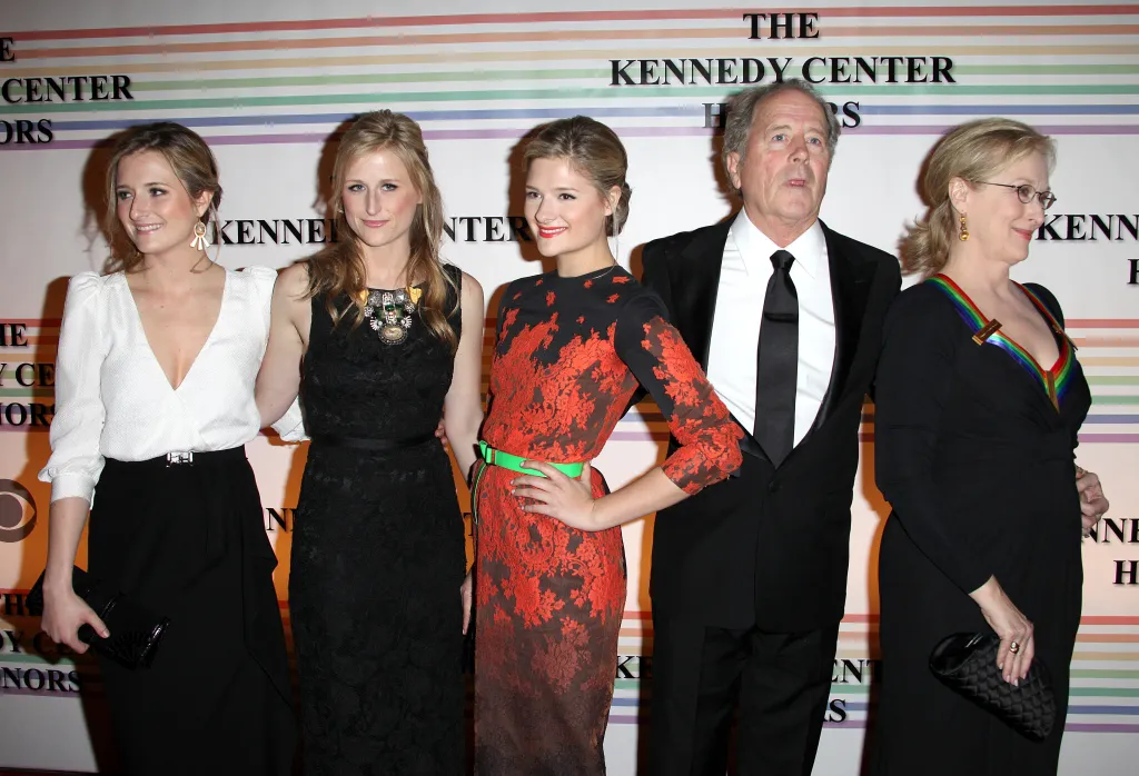 Grace Gummer, Mamie Gummer, Louisa Gummer, Don Gummer, and Meryl Streep posing together at the 34th Kennedy Center Honors.