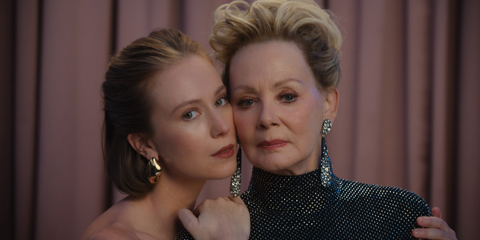 Hannah Einbinder and Jean Smart in "Hacks"