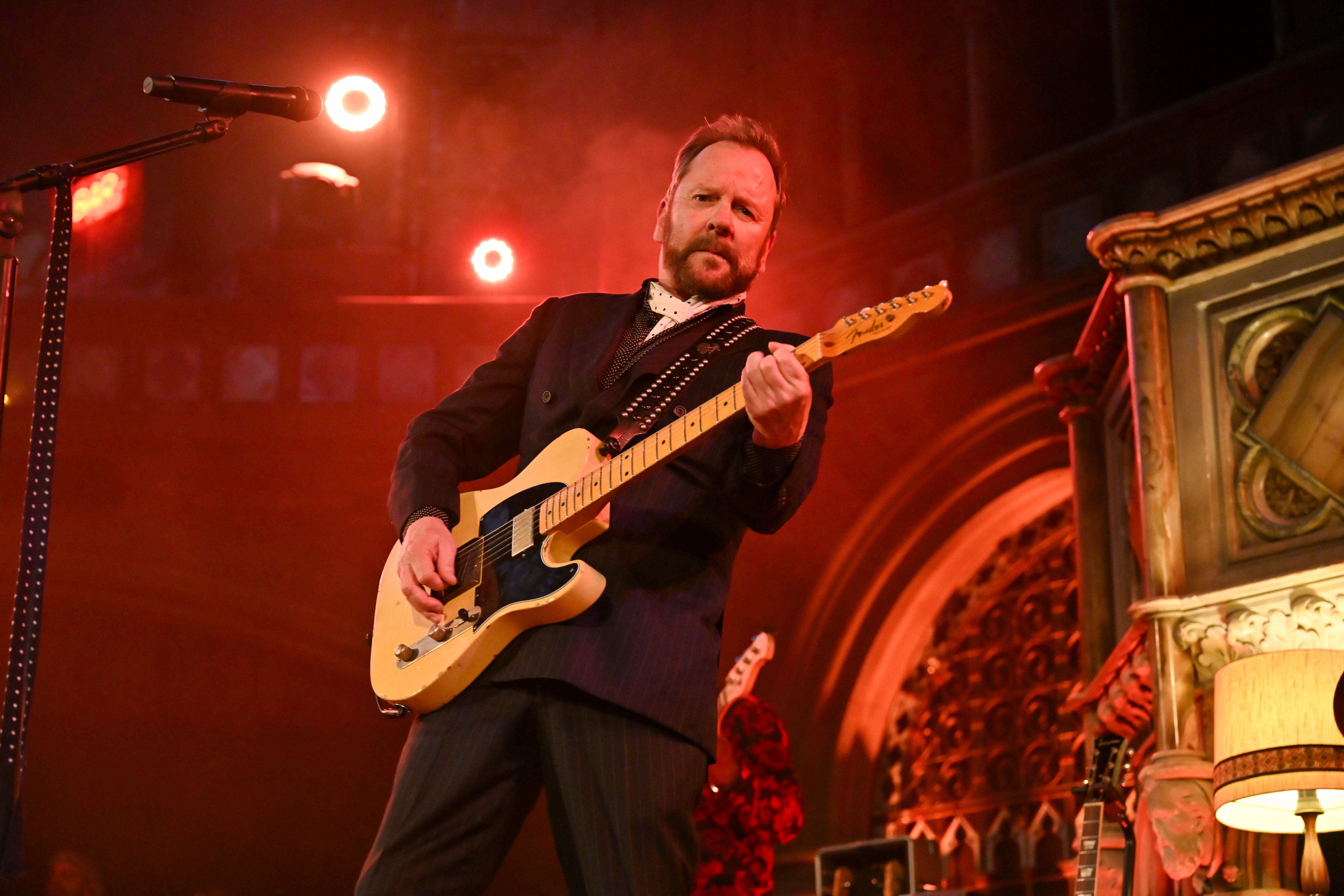 Kiefer Sutherland performing during his "Love Will Bring You Home Tour."