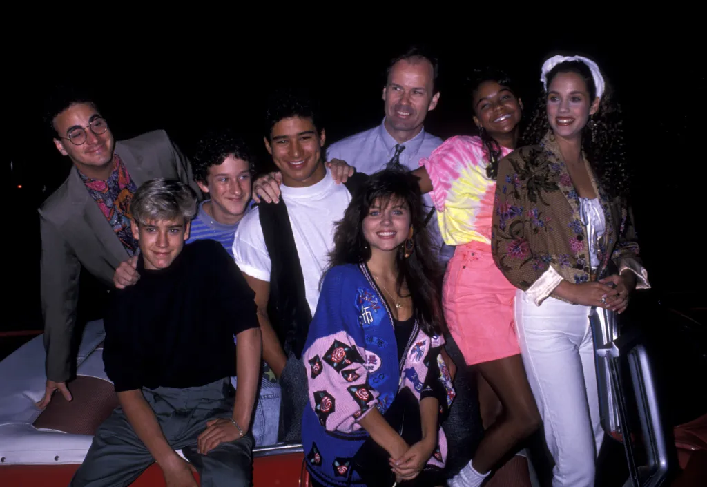 Cast members of "Saved by the Bell" pose together.