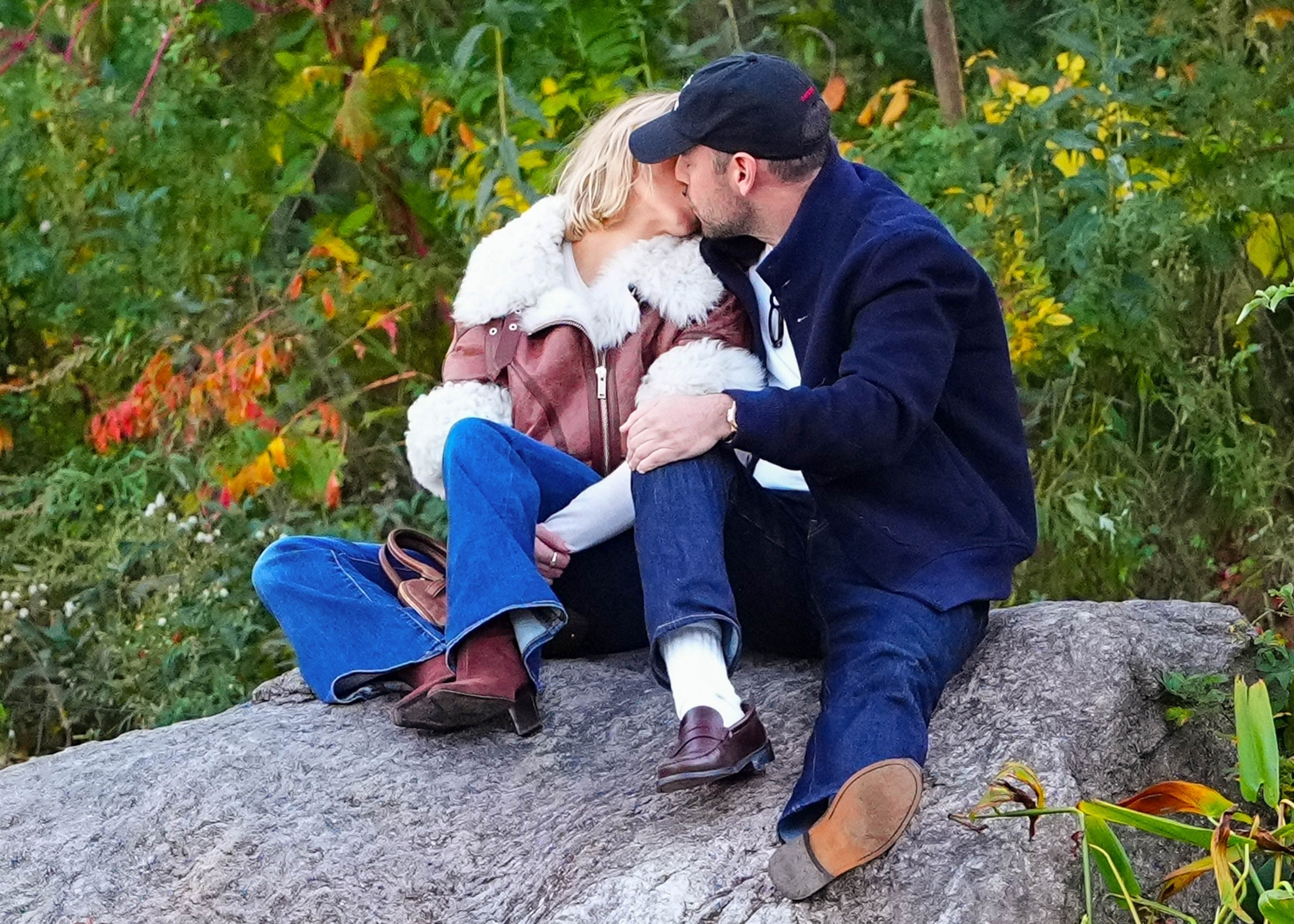 Sydney Sweeney and Scooter Braun kissing