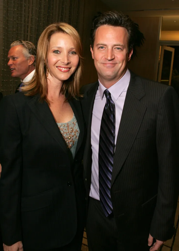 Lisa Kudrow and Matthew Perry posing for a photo.