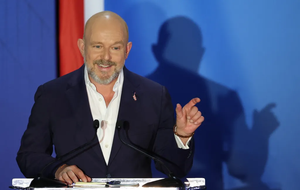 Republican political commentator Steve Hilton speaking at a California gubernatorial debate.