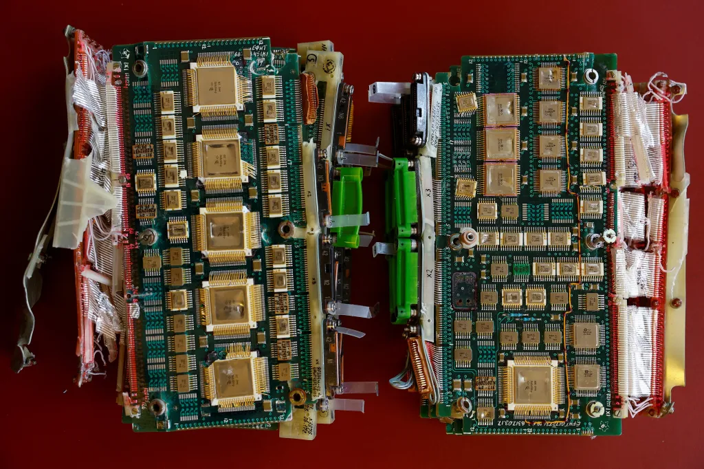 Components of an onboard computer unit from the "Oreshnik" dated the missile parts to 2017.