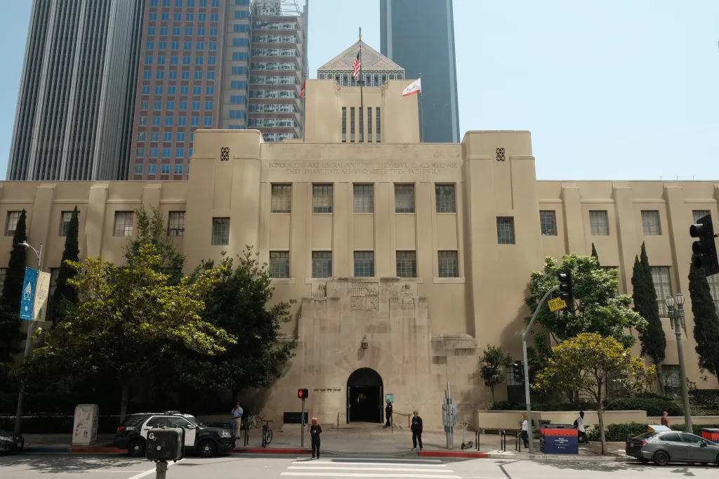 Exterior of the Los Angeles Central Library, with "BOOKS ALONE ARE LIBERAL AND FREE: THEY GIVE TO ALL WHO ASK, THEY EMANCIPATE ALL WHO SERVE THEM FAITHFULLY" inscribed on its facade.