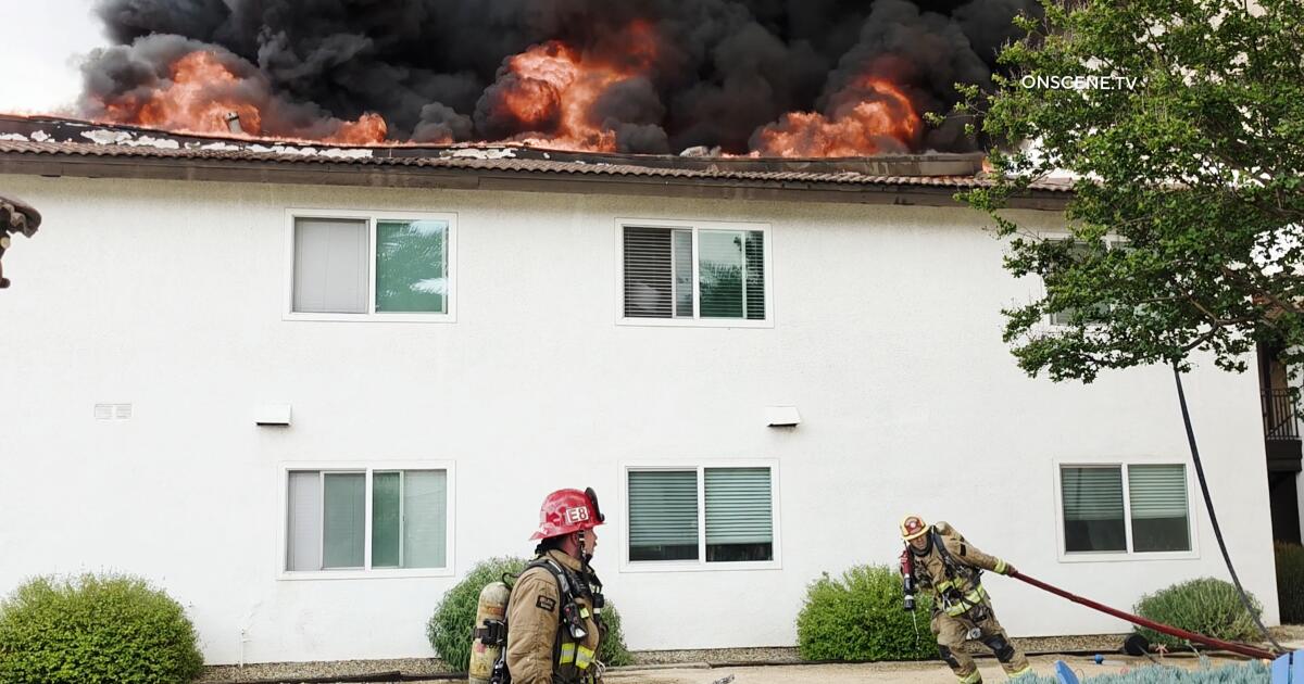 Fire displaces 100 people at apartment complex near UC Riverside