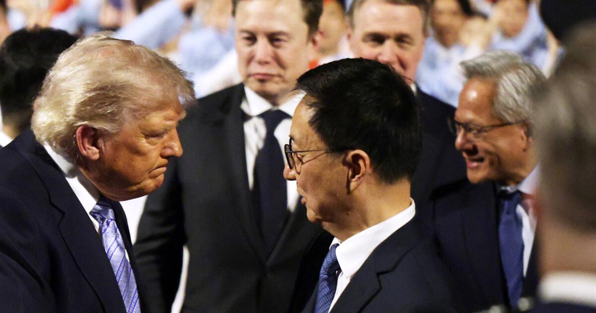 Top U.S. executives travel to China aboard Air Force One with Trump