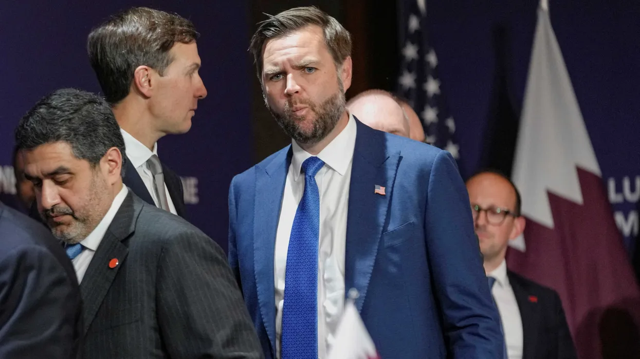 Onlookers zero in on odd detail from JD Vance photo: ‘100% a message being sent’