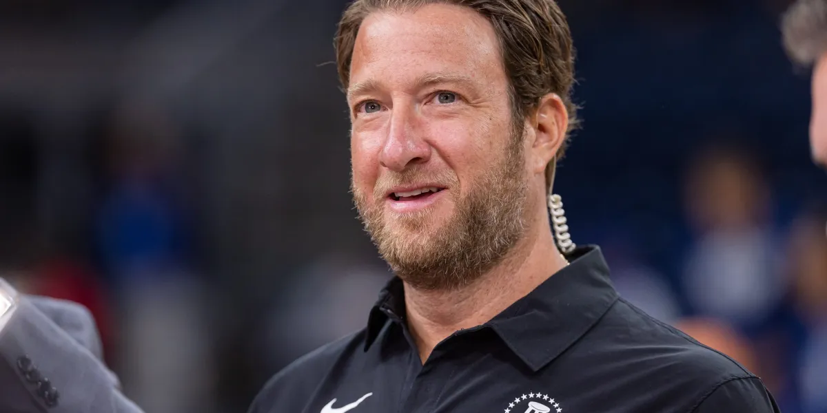 Dave Portnoy quit an $80K sales job to start Barstool—he hand-delivered papers in a secondhand van while living with his girlfriend’s mom for 6 years
