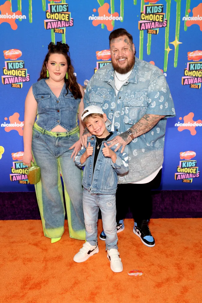 Bailee Ann DeFord, Noah Buddy DeFord, and Jelly Roll pose for a photo at the Nickelodeon Kids' Choice Awards.