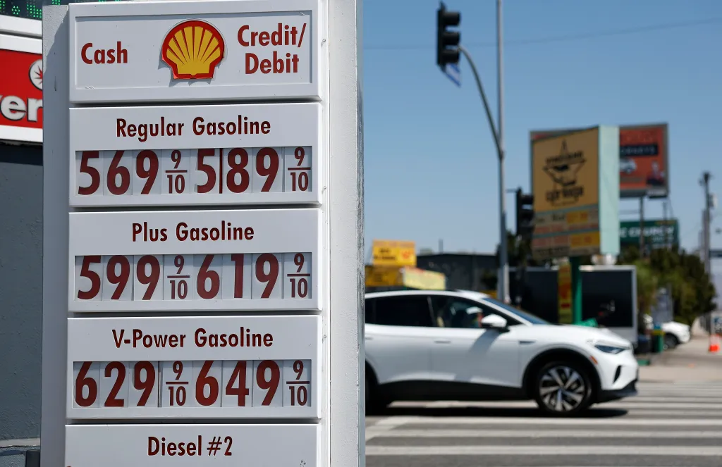 A Shell gas station sign in Los Angeles displays regular gasoline prices of $5.69 9/10 for cash and $5.89 9/10 for credit/debit.