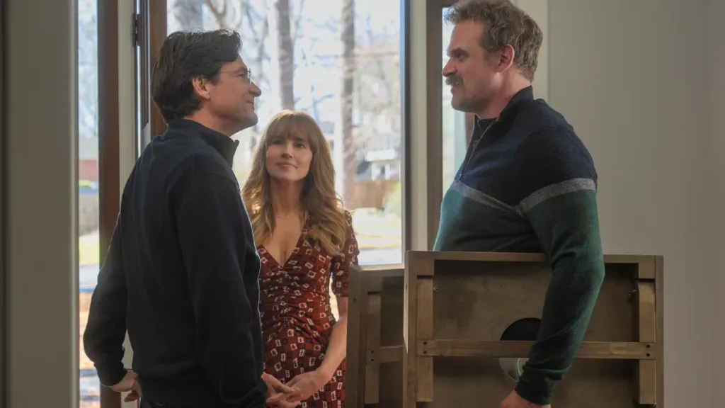 Jason Bateman, Linda Cardellini and David Harbour in “DTF St. Louis” Episode 1(Tina Rowden/HBO)