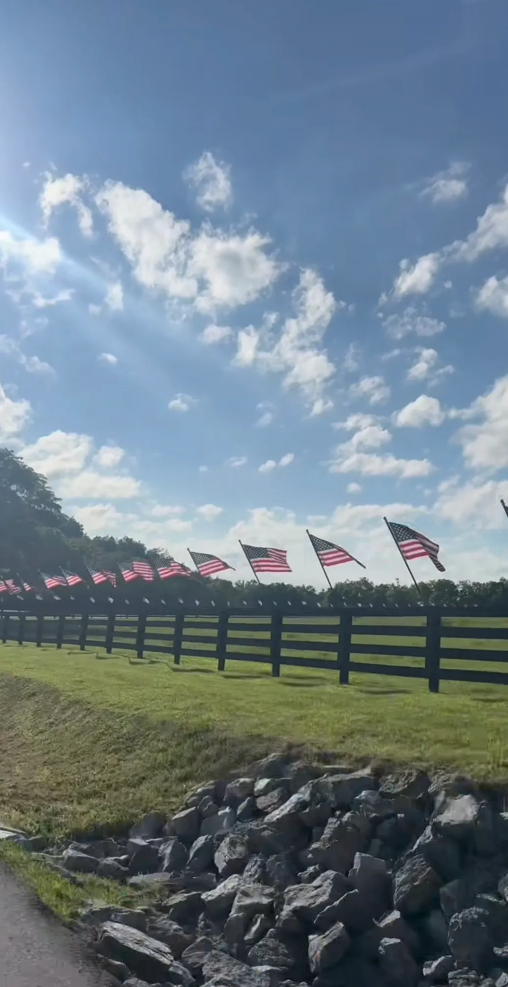 "I can’t believe I get to live here. Thank you, Lord. #GodBlessAmerica #Grateful #TN," she captioned the post.