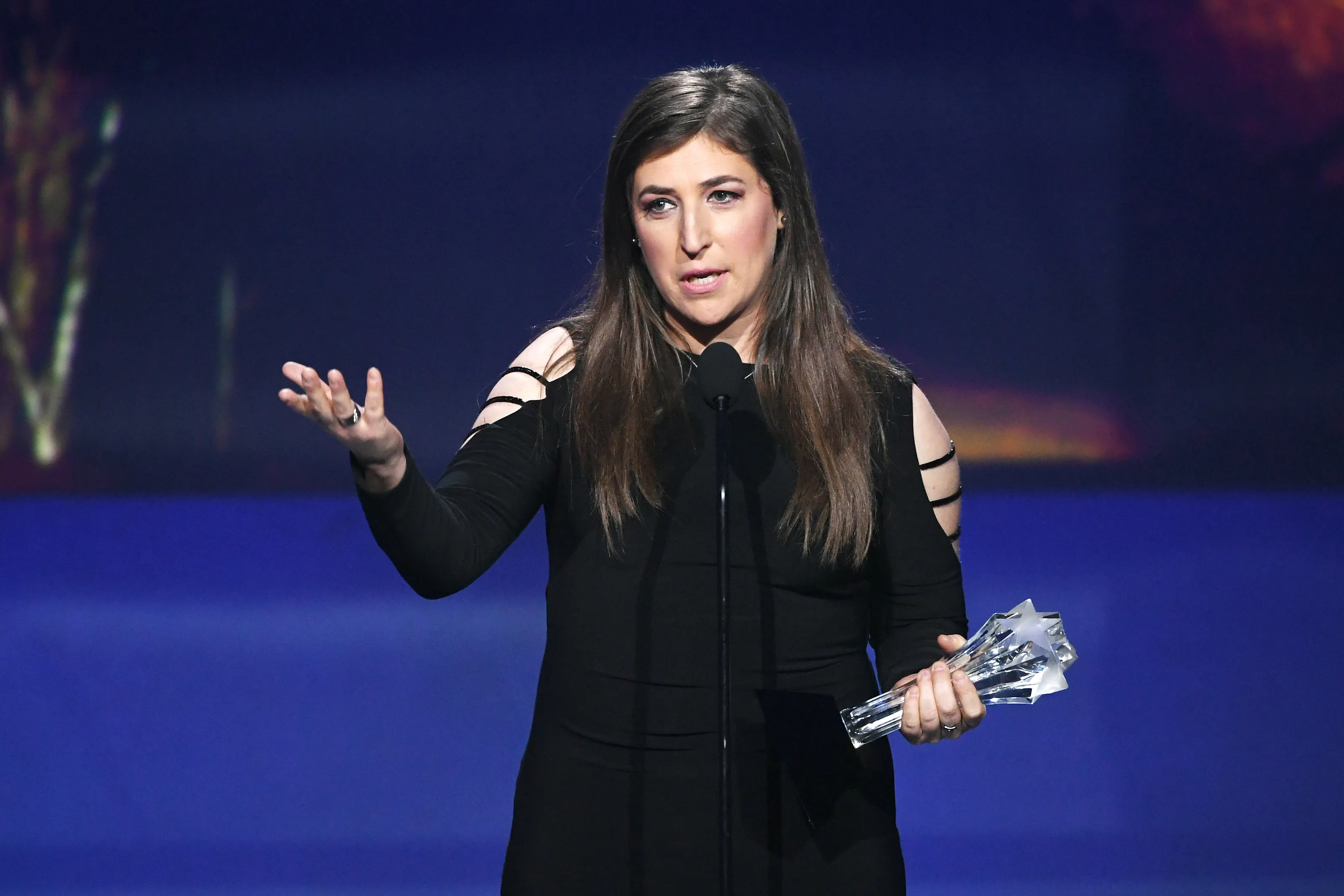 Mayim Bialik accepts the Best Supporting Actress in a Comedy Series award.
