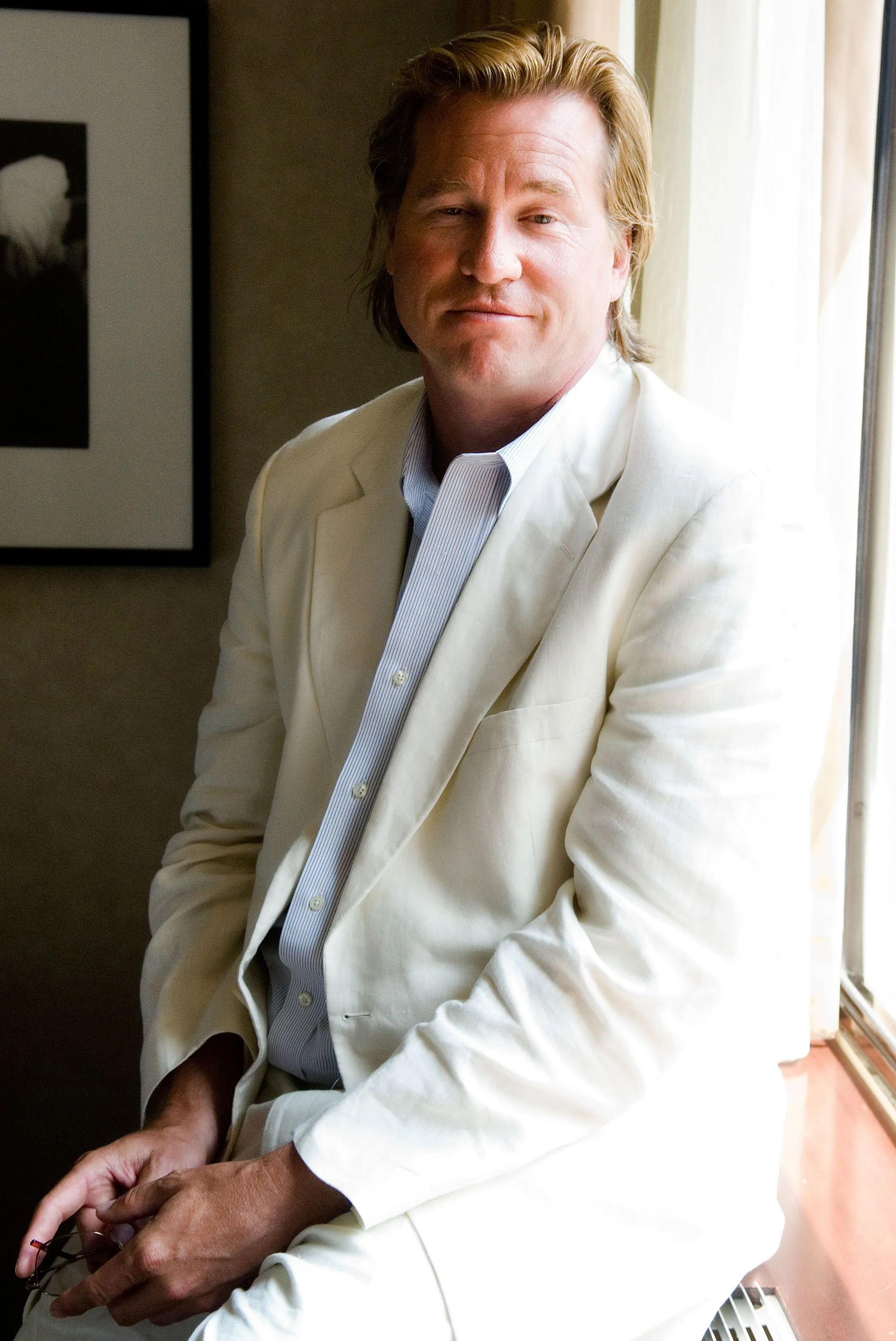 Val Kilmer posing at the "Felon" photo call.