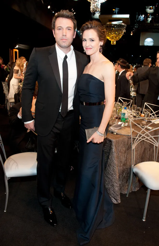Actors Ben Affleck and Jennifer Garner pose on the red carpet.