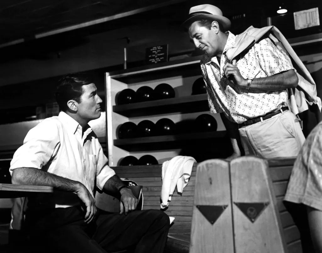 Gregory Peck as Sam Bowden and Robert Mitchum as Max Cady in a scene from Cape Fear.