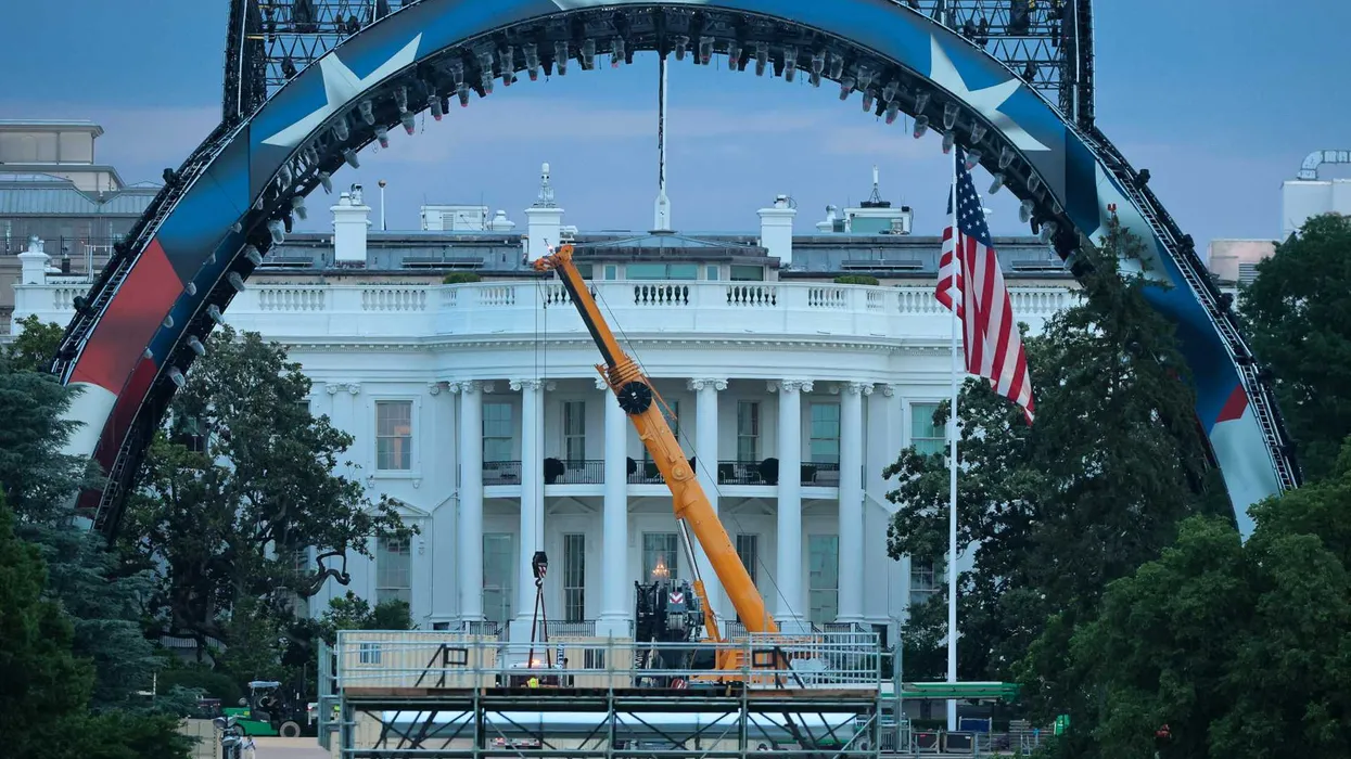 ‘Gnats will swarm’: Weather forecast perfect for bugs to take over Trump’s UFC fight