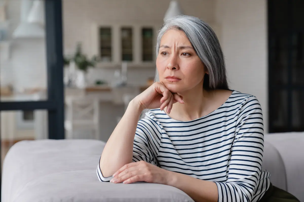 Dear Abby: My fiancé won’t let me put up a photo of my late husband