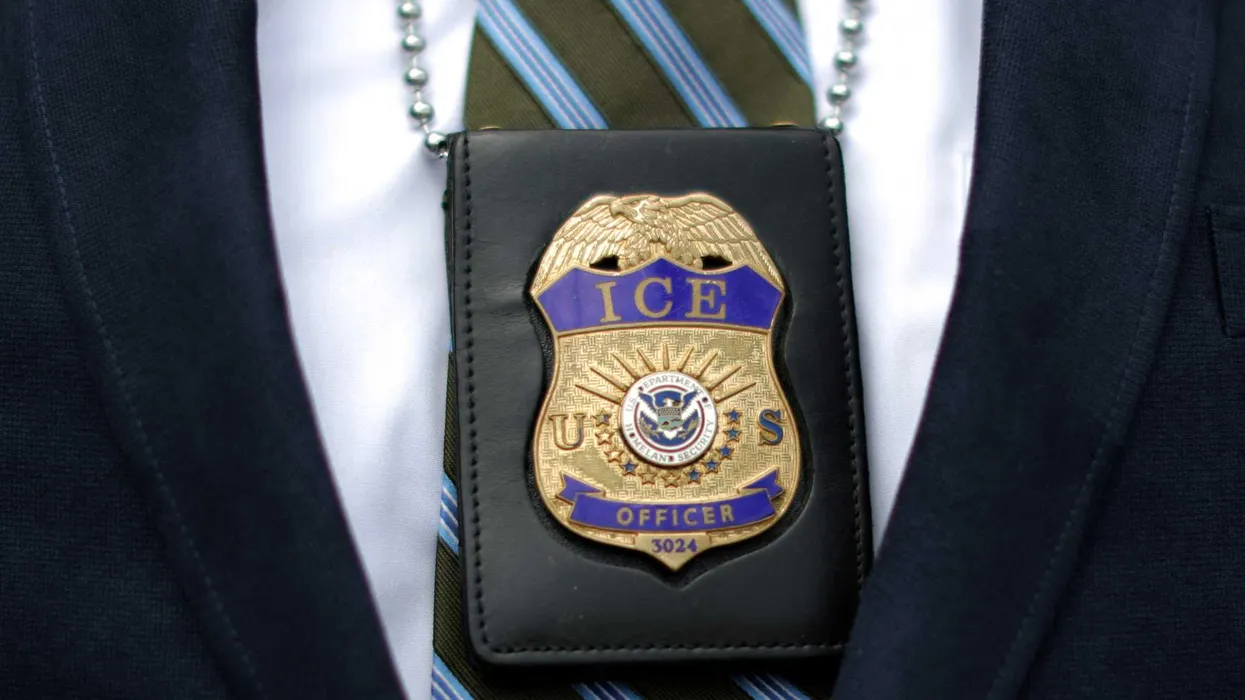 Officer stabbed detention center detainee’s thumb with a pen: watchdog