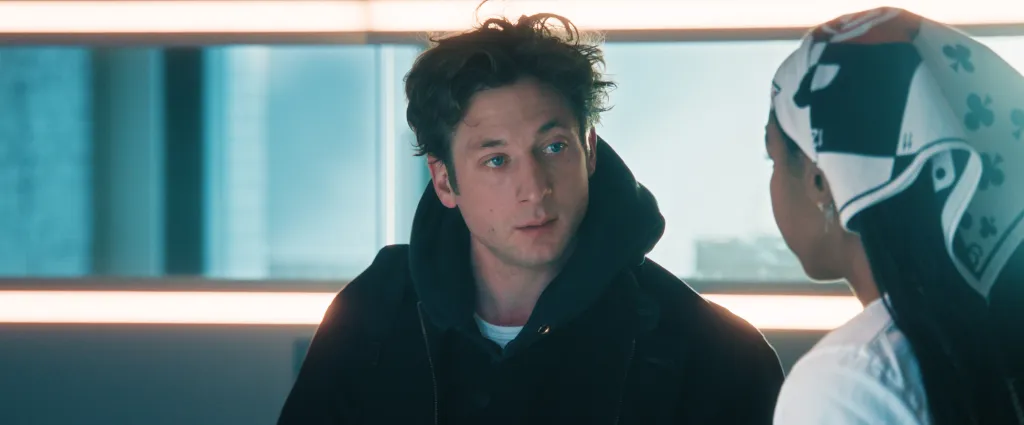 Jeremy Allen White as Carmen "Carmy" Berzatto and Ayo Edebiri as Sydney Adamu.