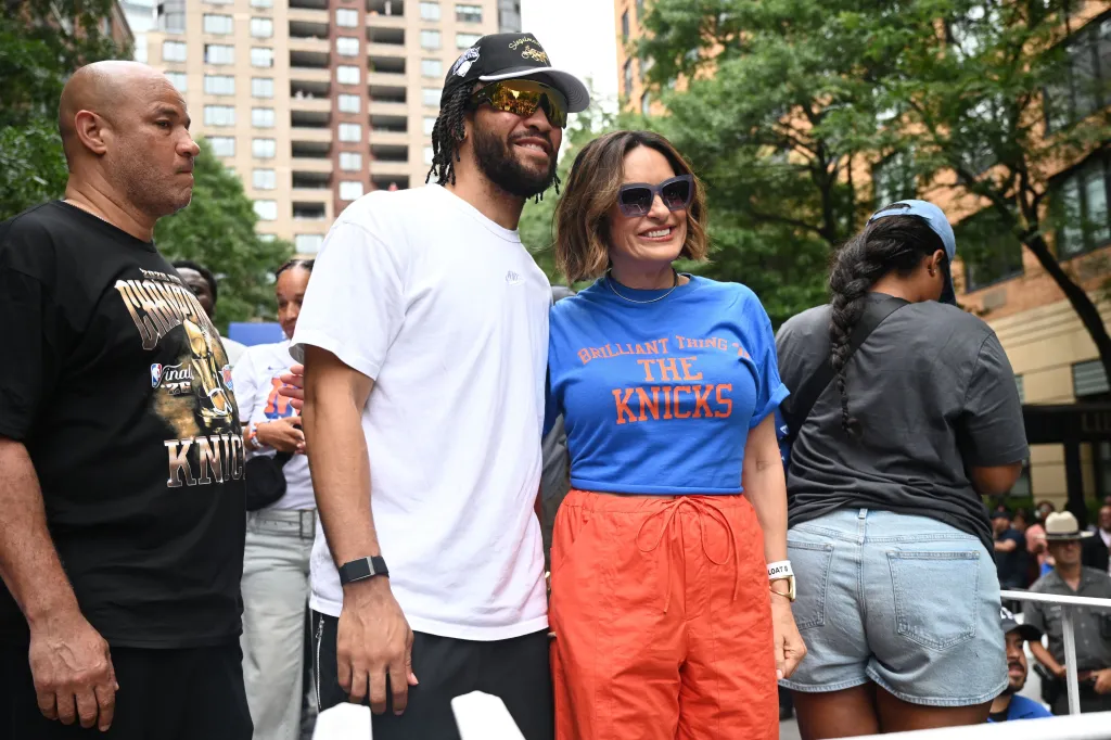 Jalen Brunson and Mariska Hargitay at the New York Knicks ticker-tape parade.