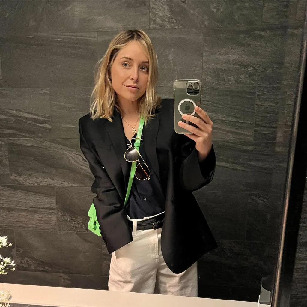 Jenny Mollen takes a mirror selfie.