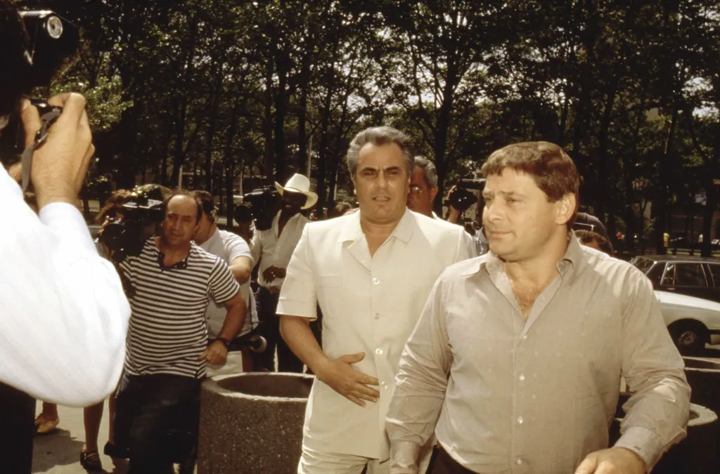 John Gotti and Sammy "The Bull" Gravano enter the Brooklyn Federal courthouse.