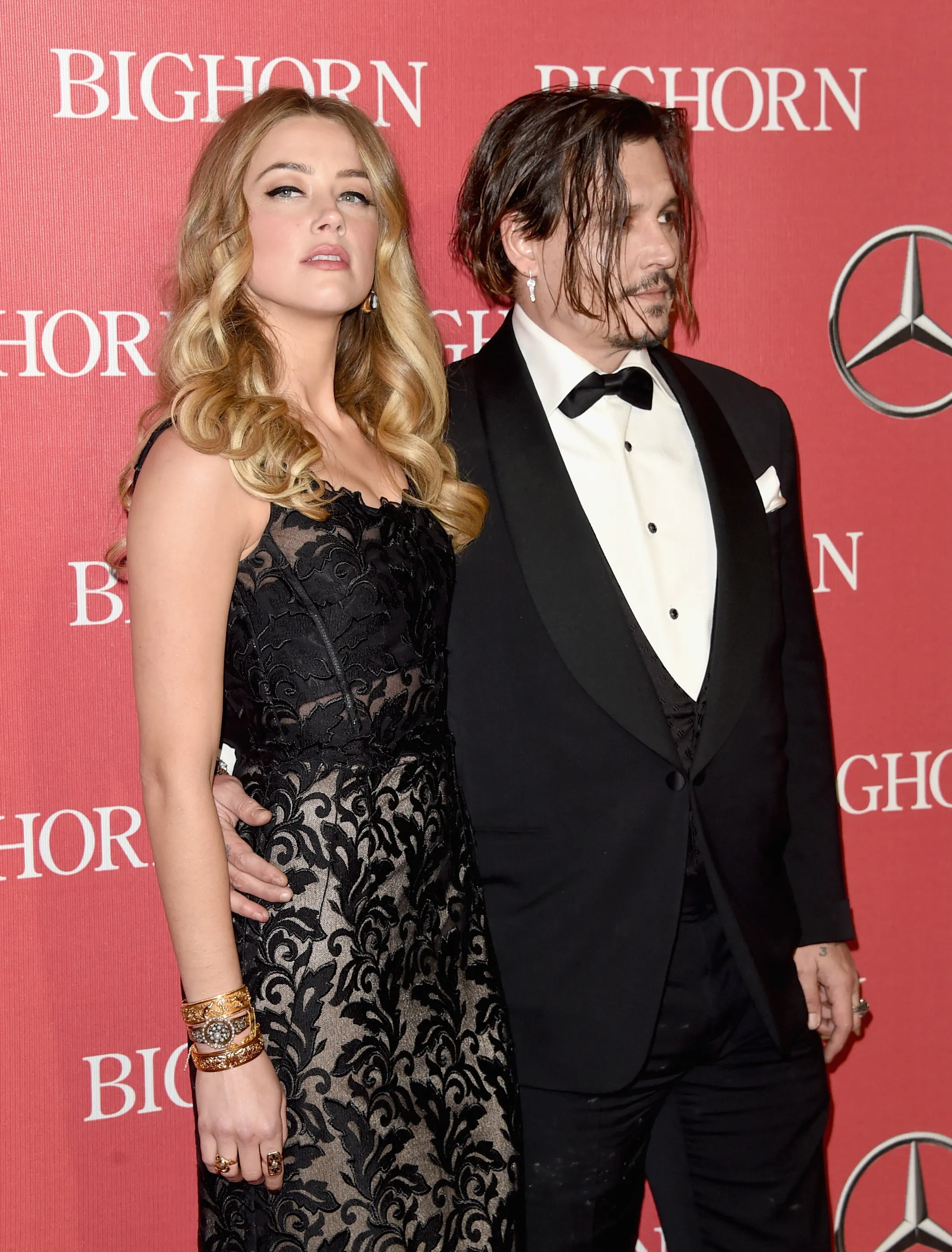 Actors Amber Heard and Johnny Depp attend an awards gala.