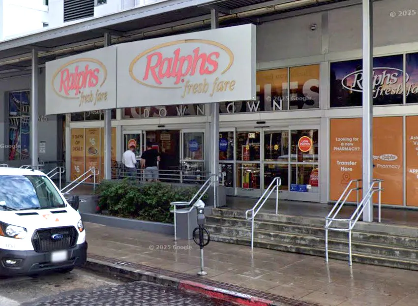 Exterior of a Ralphs grocery store with "fresh fare" signs in DTLA.