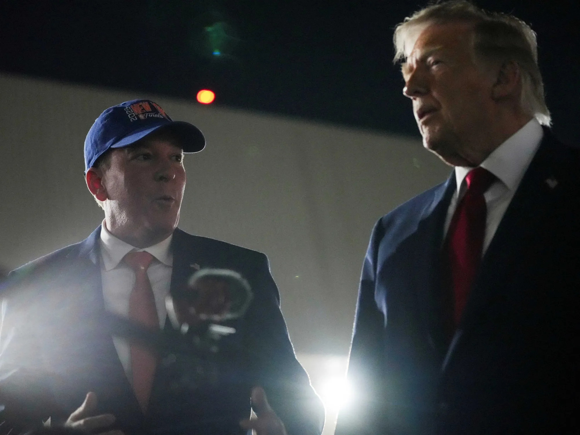 Trump’s post-Knicks game chat with reporters alarms analyst