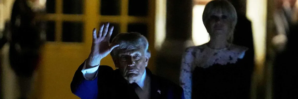 Anonymous Trump official criticizes Iranian peace deal
