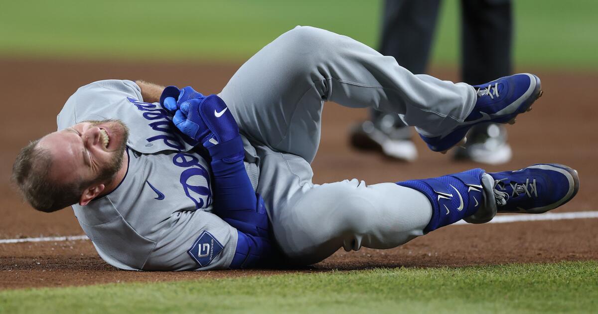 Dodgers’ Max Muncy involved in huge collision with Arizona’s Ildemaro Vargas