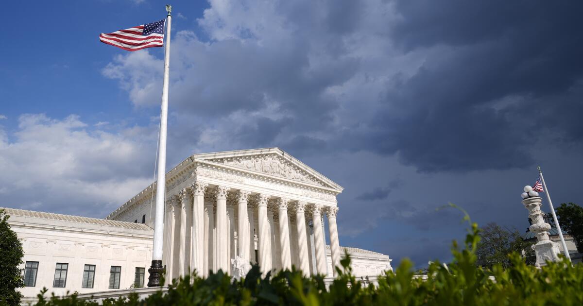 Supreme Court limits police use of cellphone data to find crime suspects