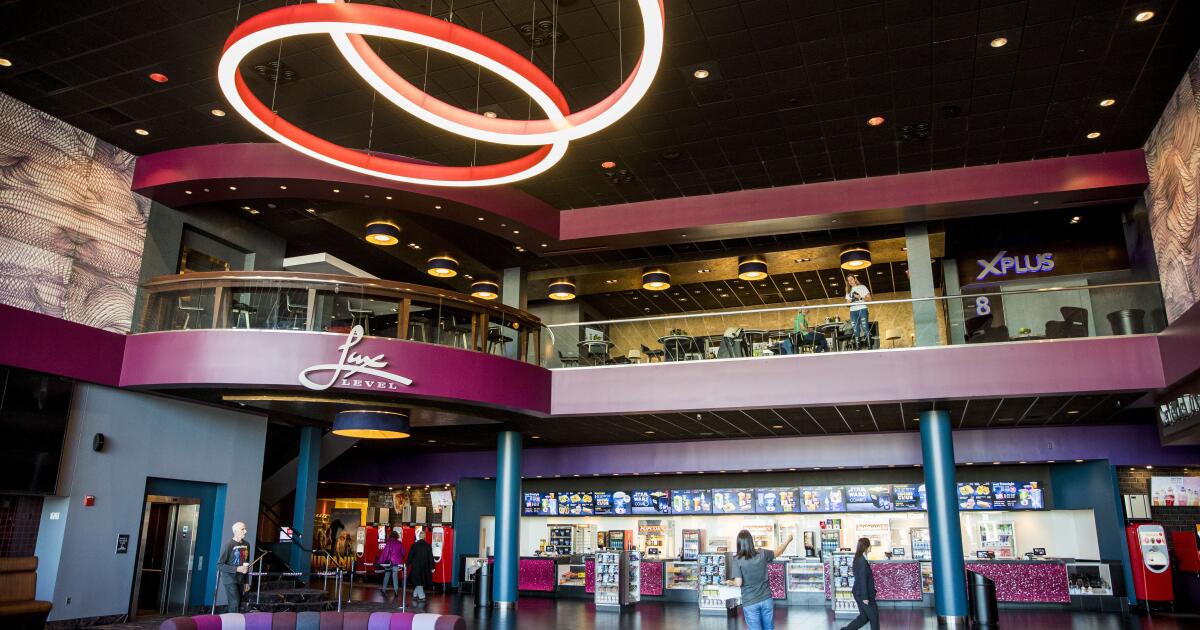 As Paramount chases $111-billion Warner Bros. acquisition, David Ellison sheds his theater chain
