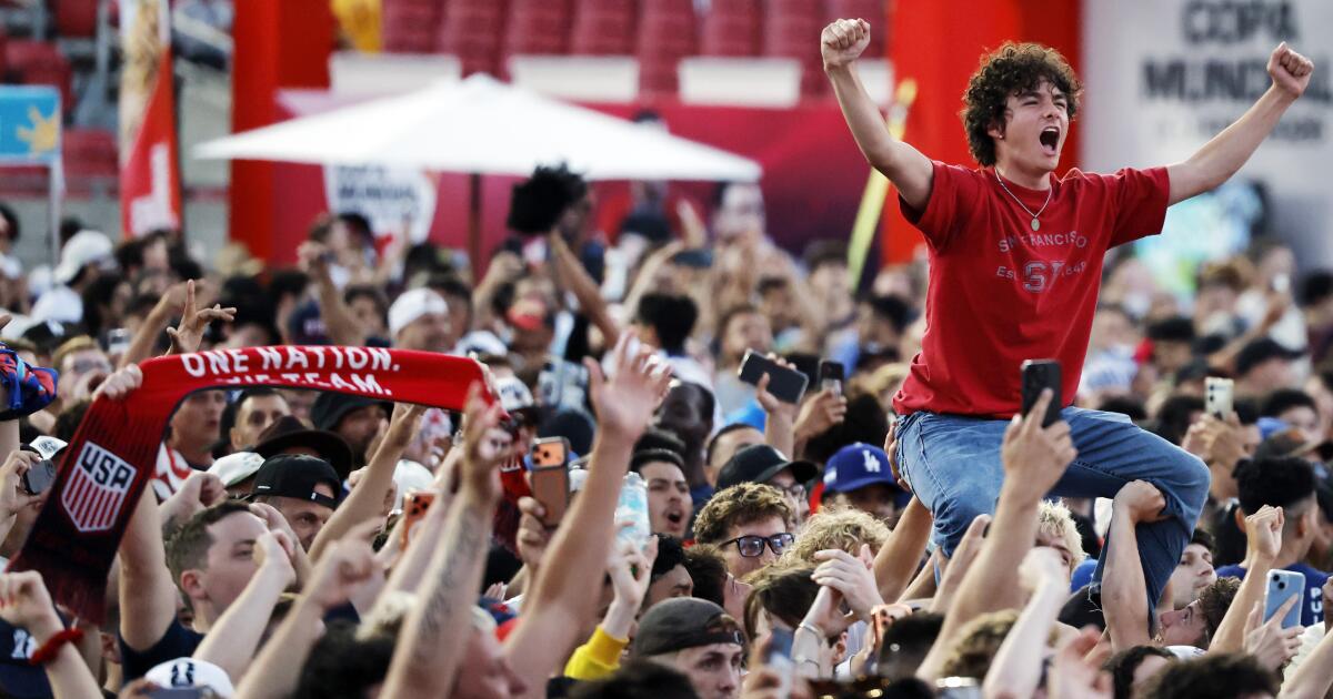 U.S. fans roar at Coliseum watch party, enjoy inexpensive World Cup energy
