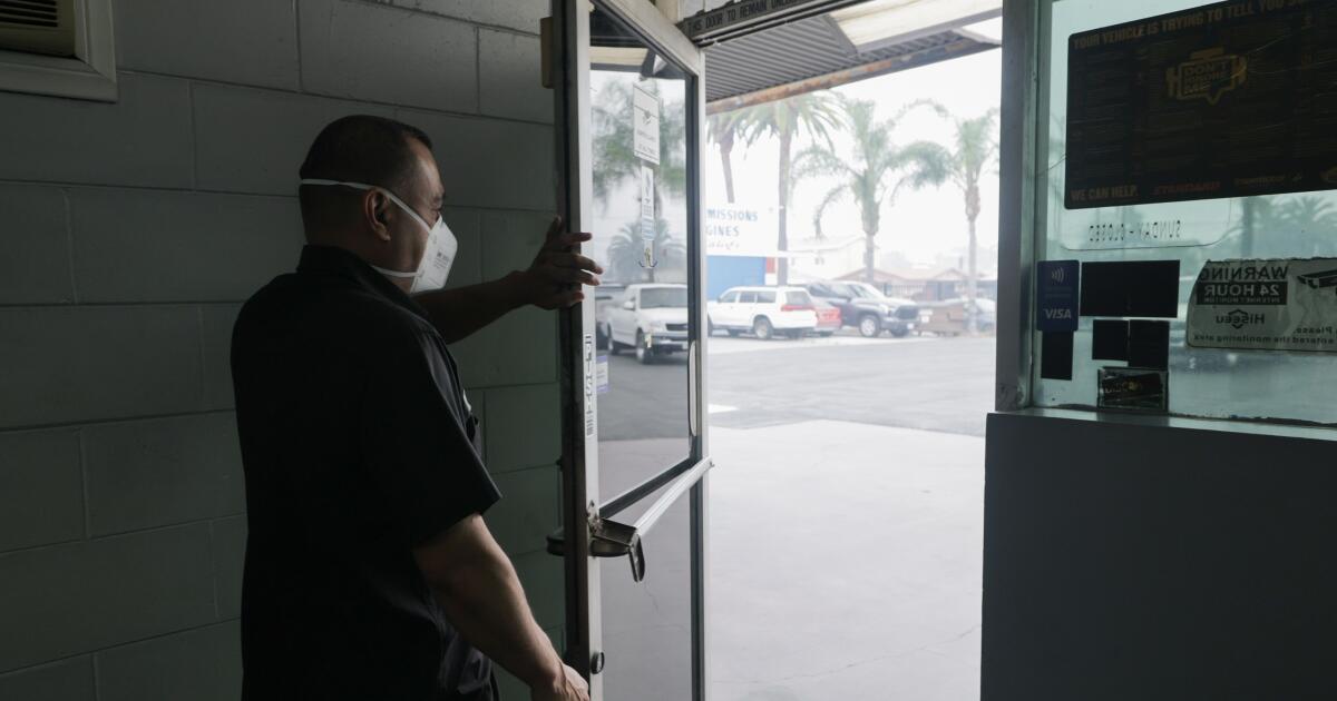 Warehouse fire disrupts lives, businesses in Los Angeles: ‘No one is coming’