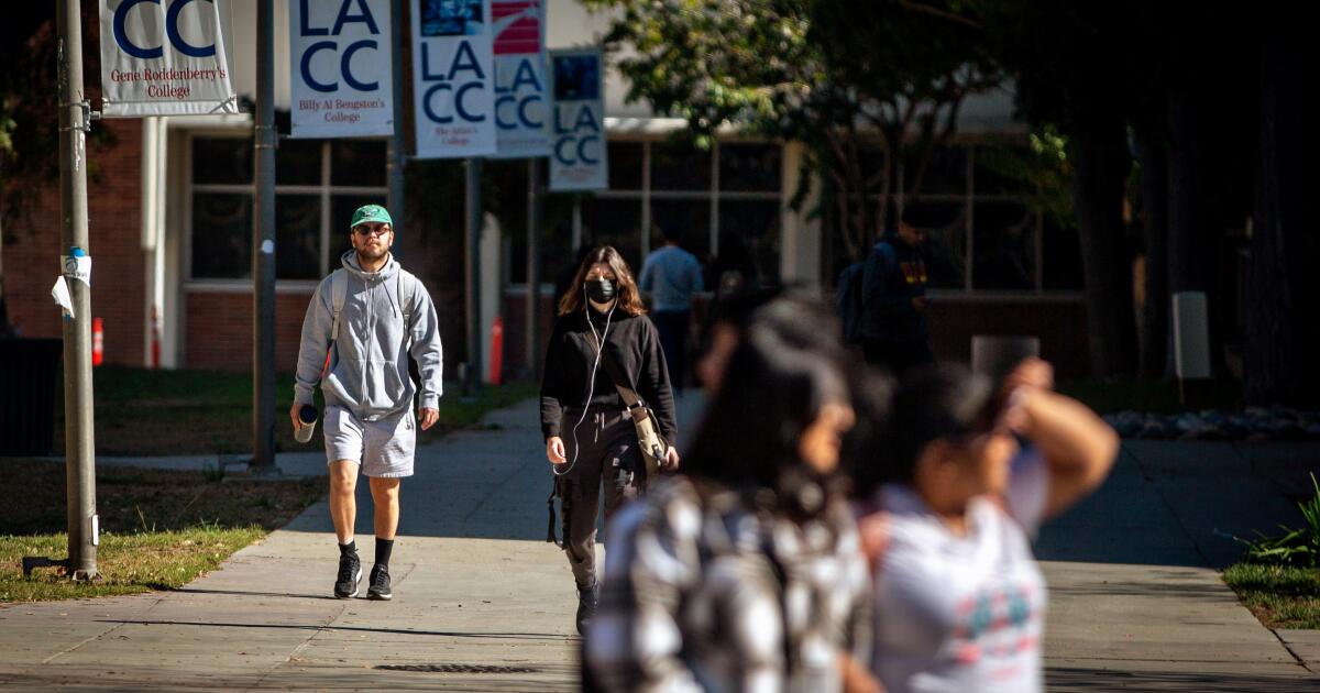 California lawmakers look to settle turf war over community college bachelor’s degrees
