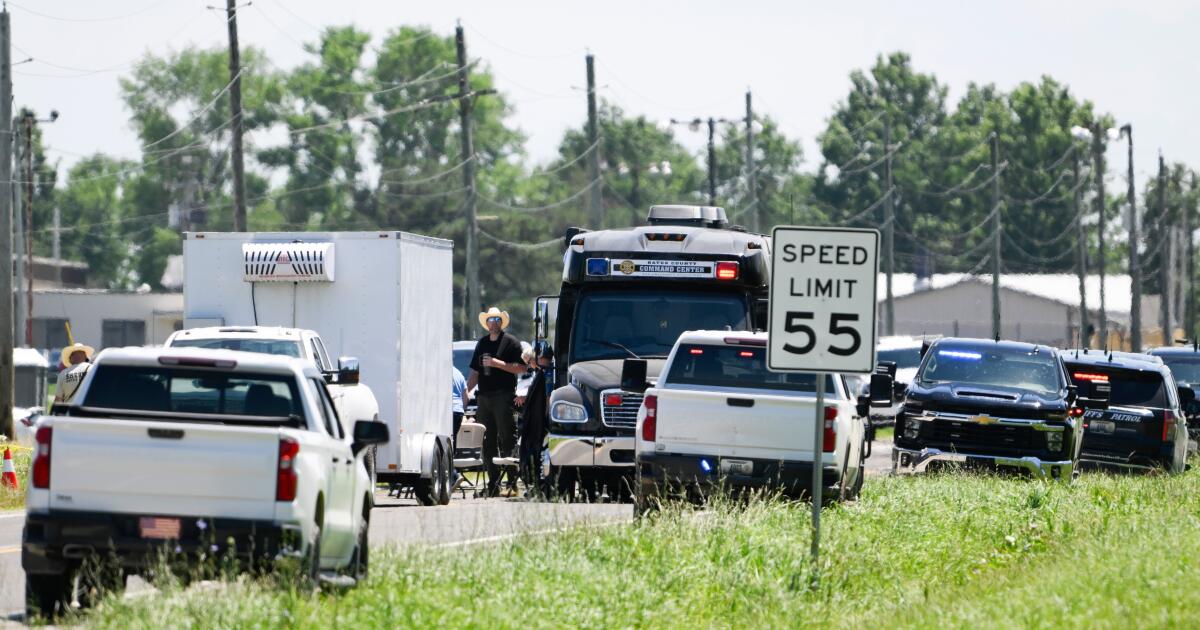 12 killed in plane crash on skydiving outing in Missouri, authorities say