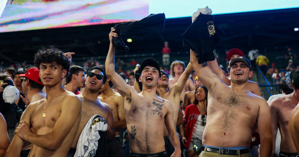 As Angels fans urge Arte Moreno to sell the team, the least he can do is try to win