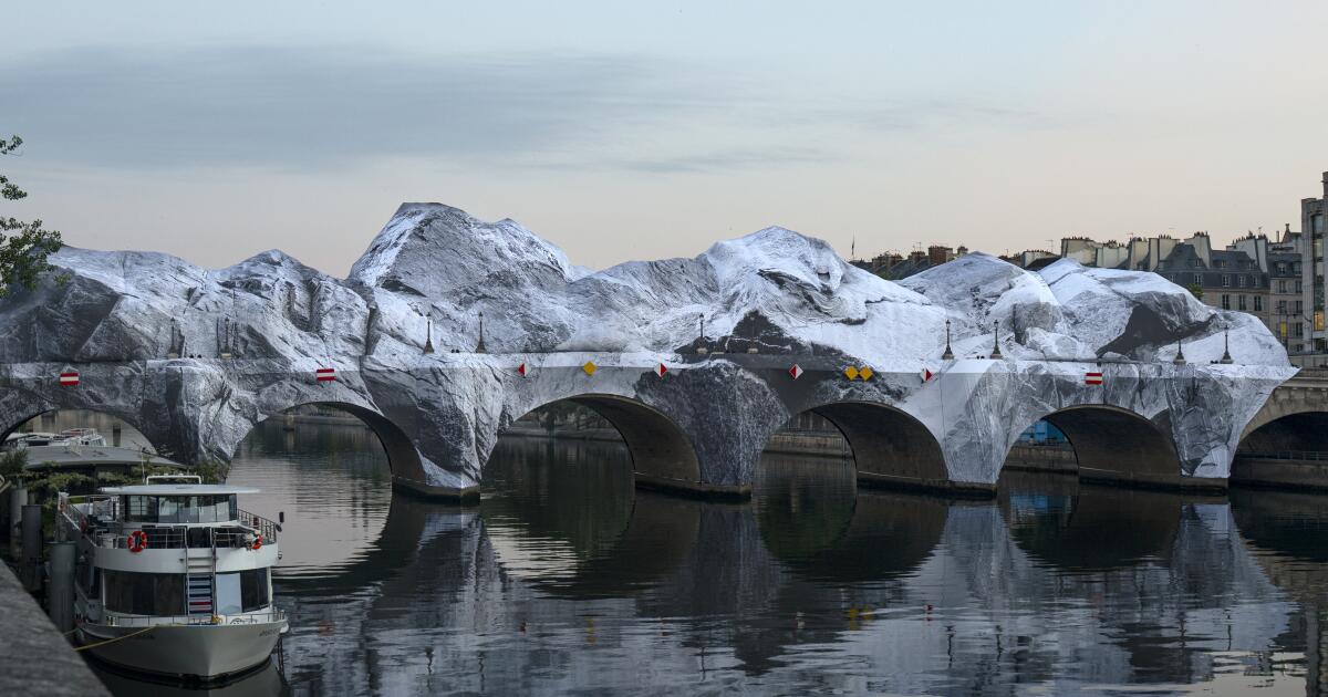 A fake mountain and real magic transform Paris’ oldest bridge