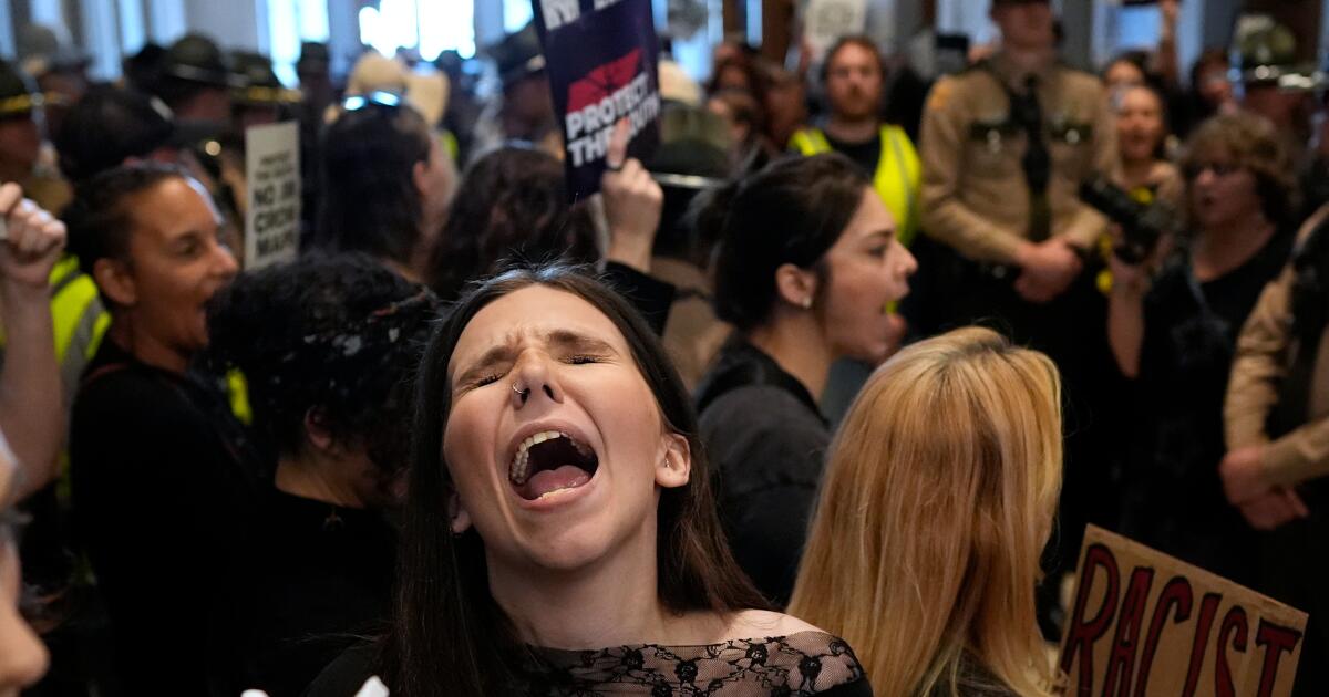 Gerrymanders, judges and an alley-oop: A look at the midterm fight for control of Congress