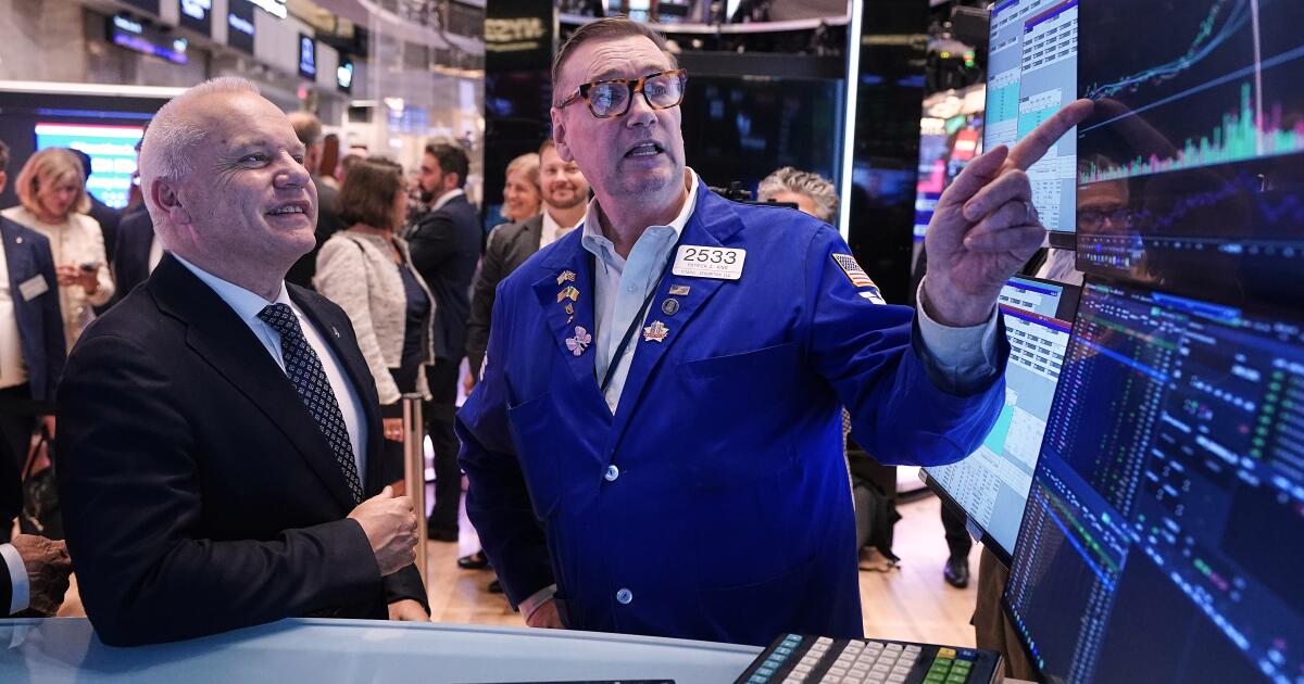 U.S. stocks end mixed, weighed down by more losses for tech giants