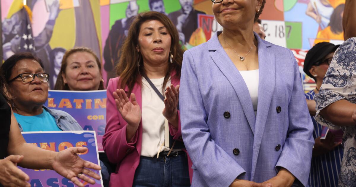 In internal shakeup, Mayor Karen Bass replaces her top campaign strategist
