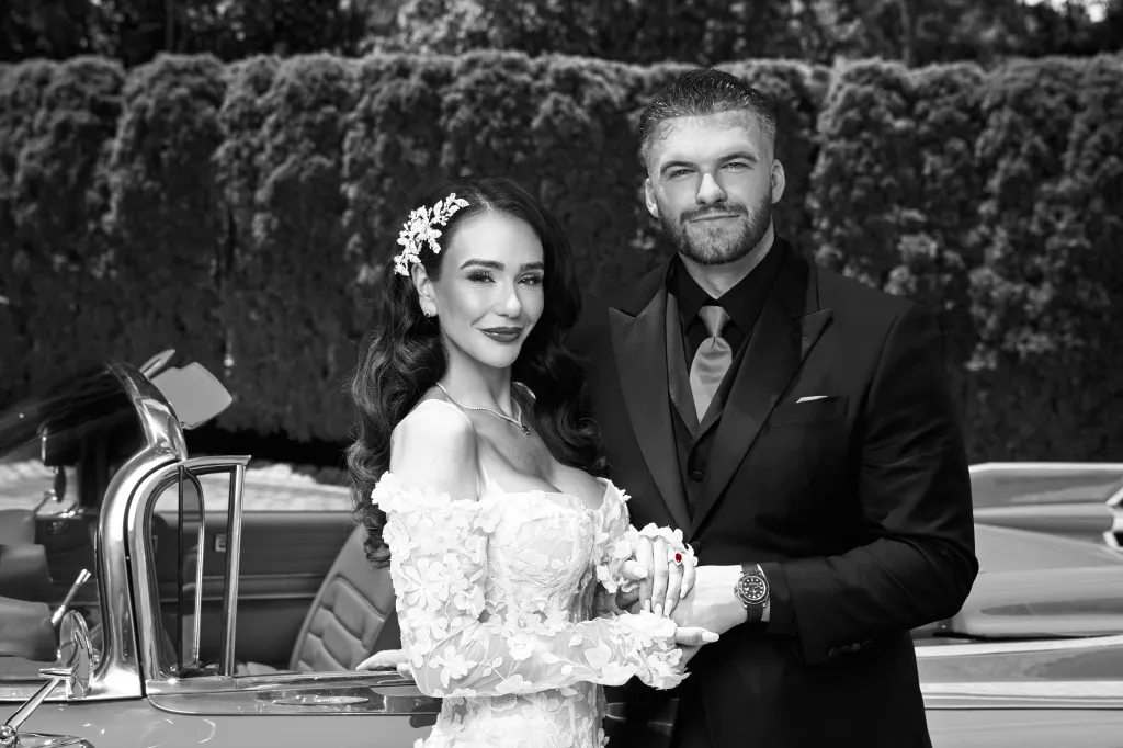 Jenni "JWoww" Farley and Zack Clayton Carpinello posing for their wedding photo.