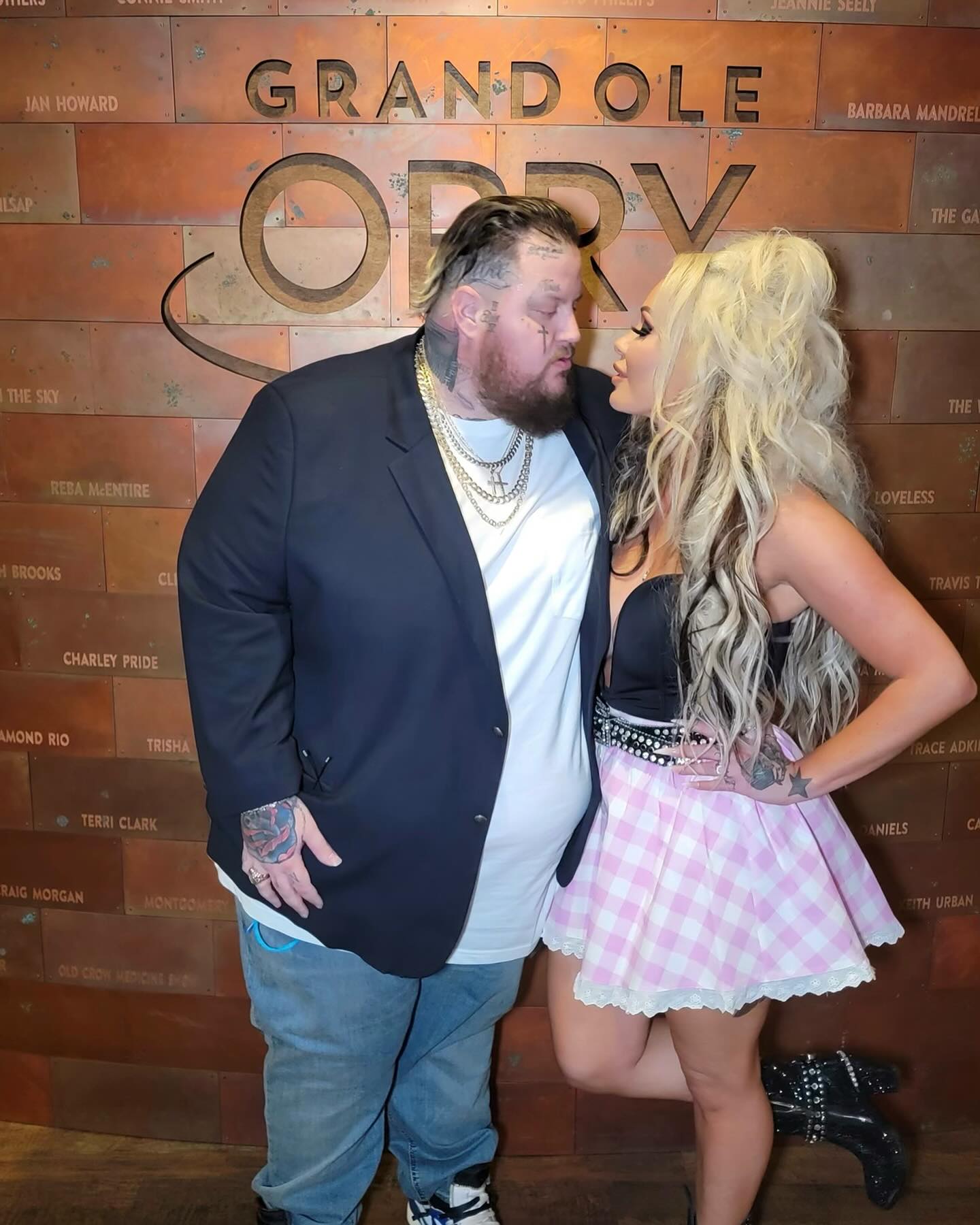 Bunnie XO and Jelly Roll pose together.
