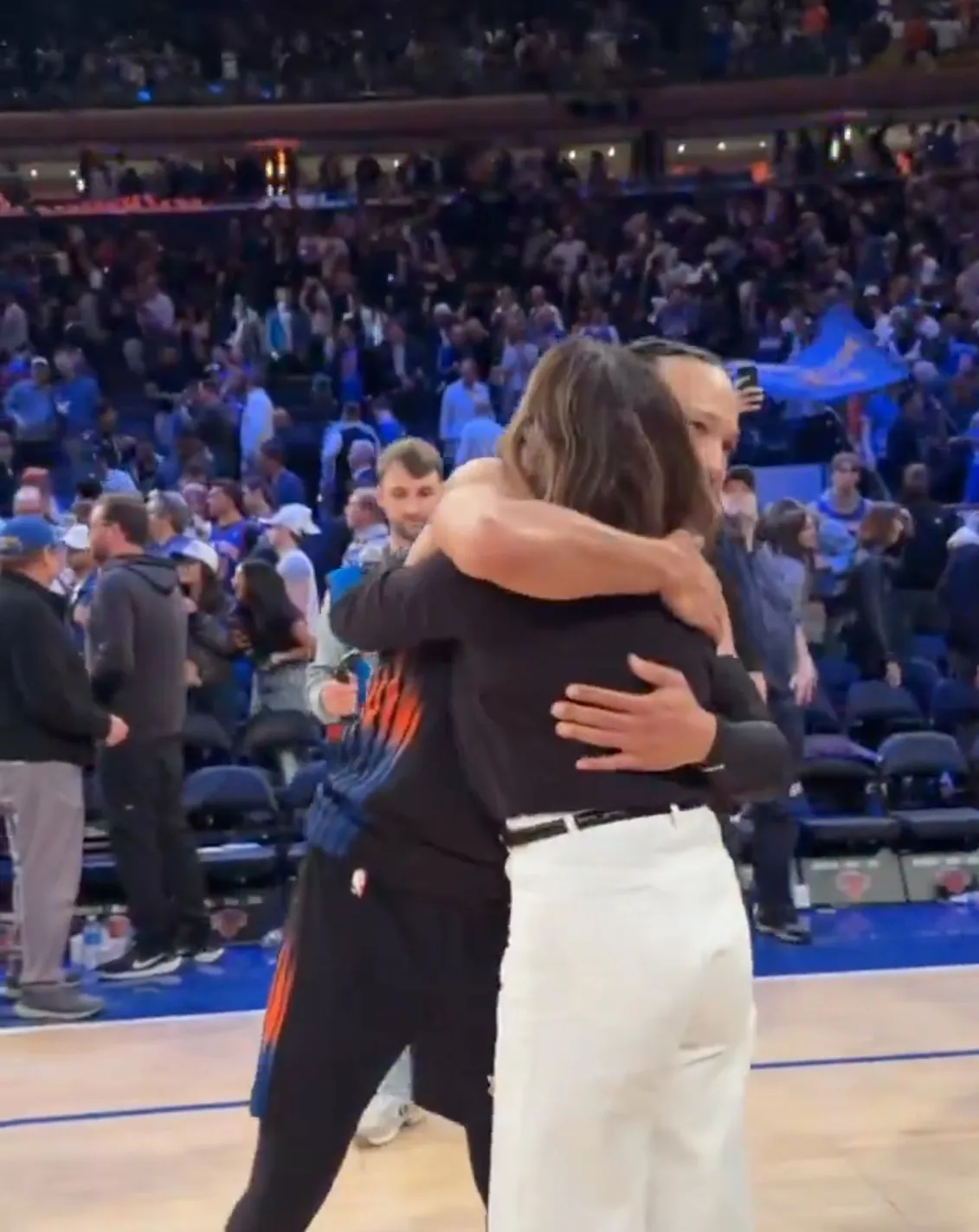 Jalen Brunson embracing Mariska Hargitay at a basketball game.